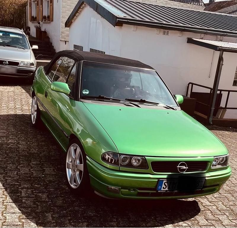Gebraucht Opel Astra Cabriolet 75 PS (55 kW) 1997 Grün Cabrio