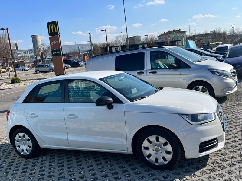 Gebraucht Audi A1 Sportback Basis 95 PS (69 kW) 2016 Weiß Kleinwagen