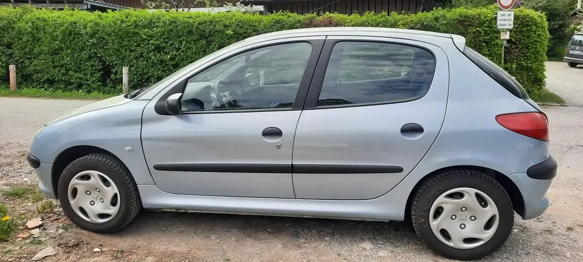 Gebraucht Peugeot 206 75 PS (55 kW) 2001 Blau Kleinwagen