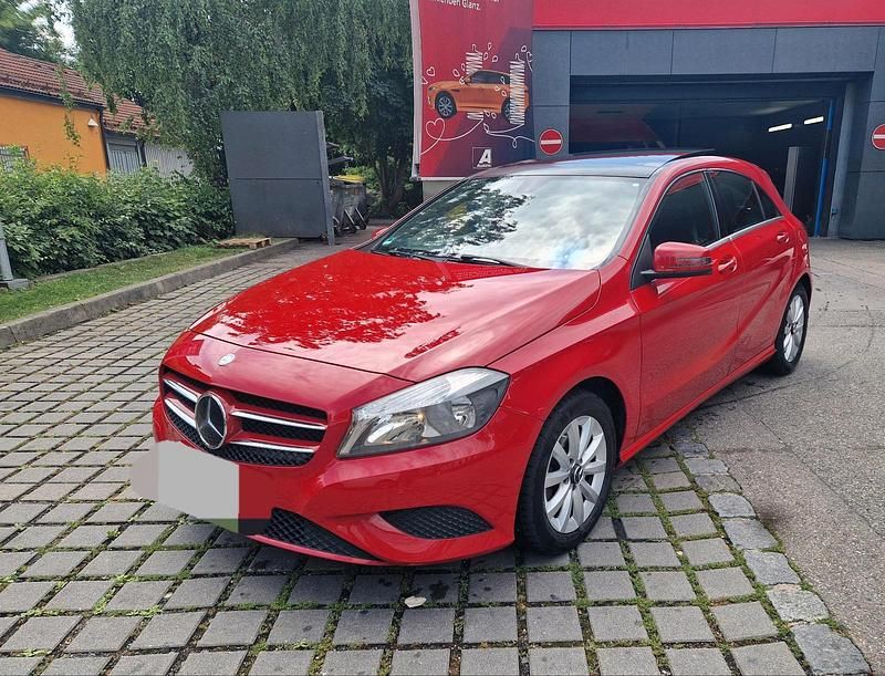 Rot Gebraucht 2014 Mercedes A180 Limousine | 10.500 € (Guter Preis) - Bild 1/4