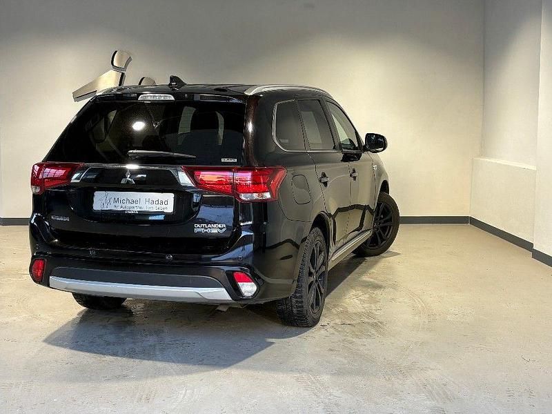 Gebraucht Mitsubishi Outlander P-HEV Top 203 PS (149 kW) 2017 Schwarz SUV