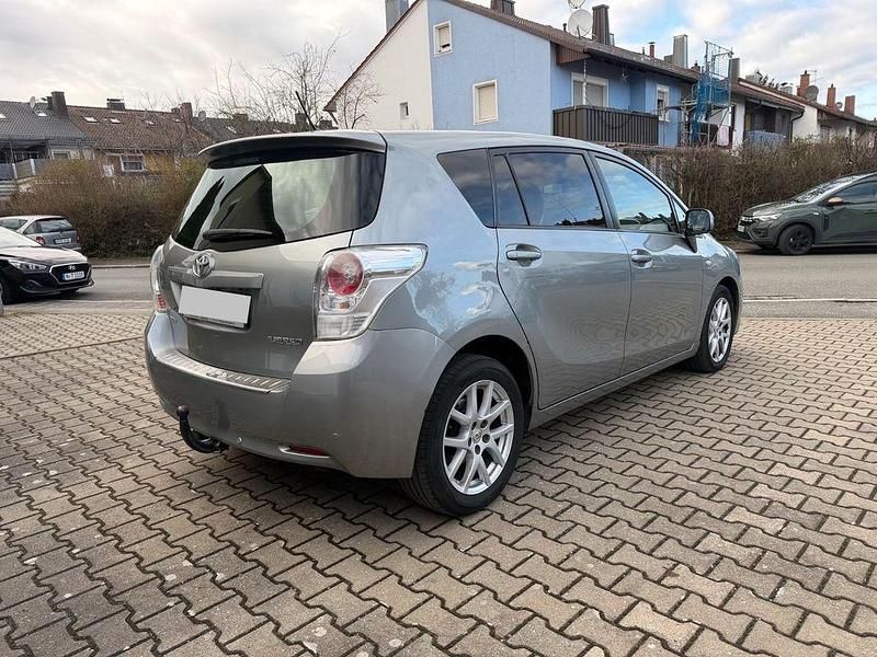 Gebraucht Toyota Verso Executive 177 PS (130 kW) 2011 Grau Van / Kleinbus