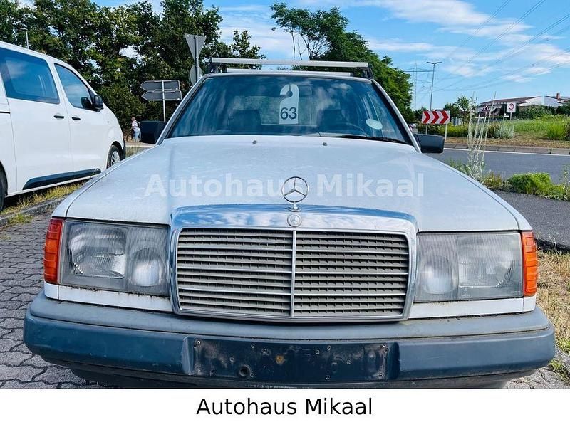 Gebraucht Mercedes E230 132 PS (97 kW) 1988 Weiß Limousine
