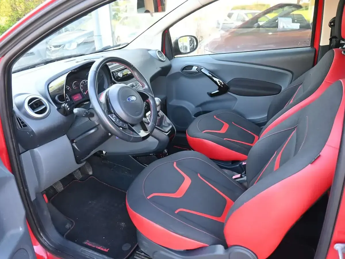 Gebraucht Ford Ka Titanium 69 PS (50 kW) 2015 Rot Kleinwagen