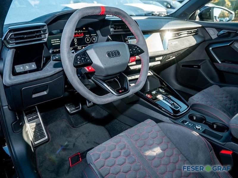 Gebraucht Audi RS3 Ambiente 400 PS (294 kW) 2025 Mythosschwarz metallic Limousine