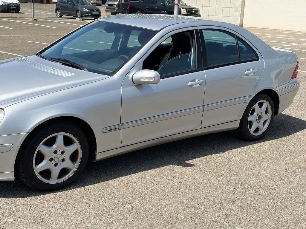 Gebraucht Mercedes C200 163 PS (119 kW) 2003 Silber Limousine