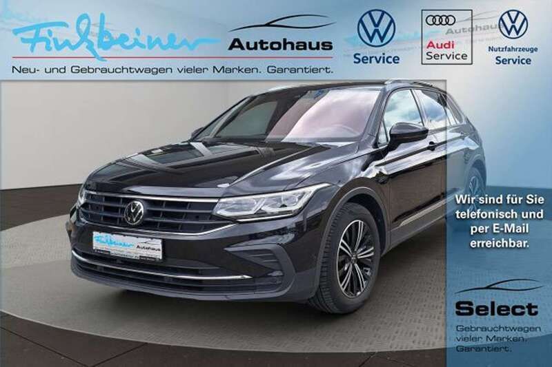Deep black perleffekt (schwarz), perleffekt Gebraucht 2022 VW Tiguan Active SUV | 26.900 € (Fairer Preis) - Bild 1/4