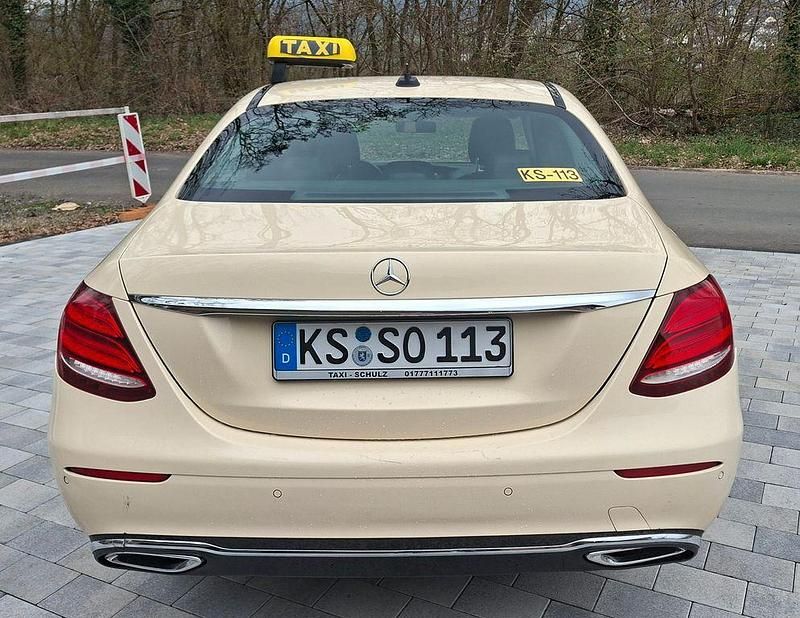 Gebraucht Mercedes E200 150 PS (110 kW) 2019 Gelb Limousine