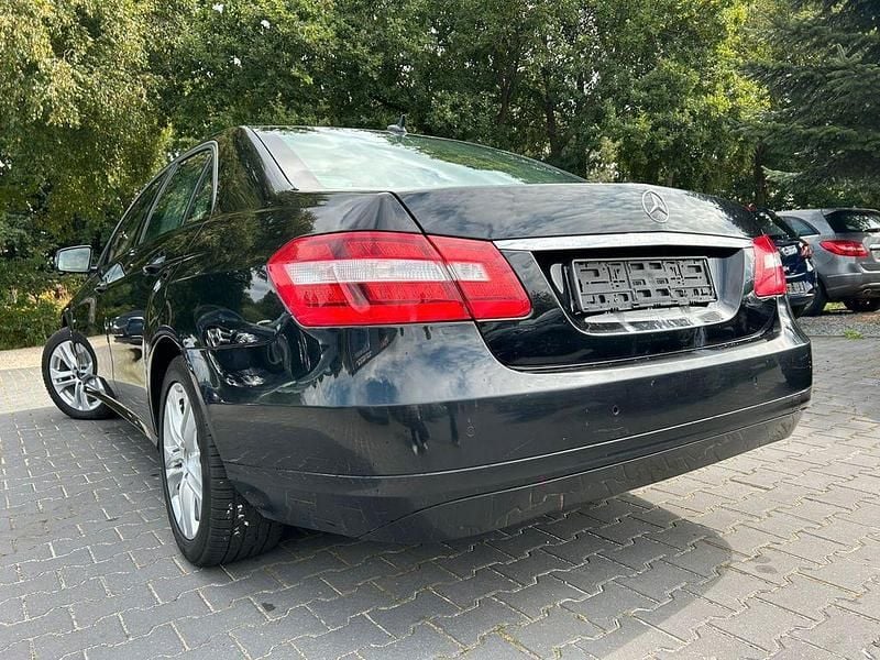Gebraucht Mercedes E200 136 PS (100 kW) 2010 Schwarz Limousine