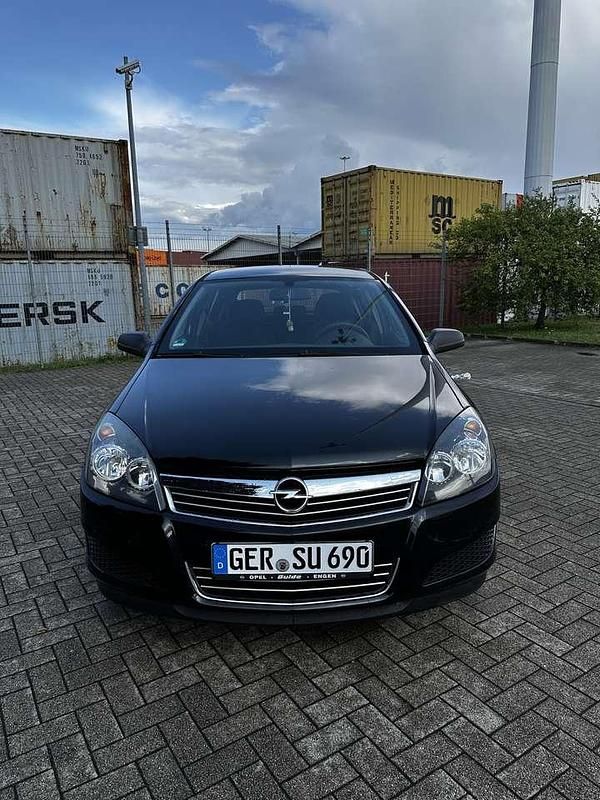 Schwarz Gebraucht 2009 Opel Astra Edition Limousine | 2.499 € (Fairer Preis) - Bild 1/4