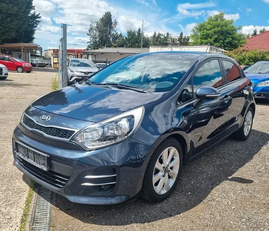 Gebraucht Kia Rio 109 PS (80 kW) 2016 Blau Kleinwagen