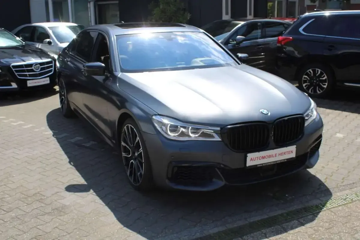 Gebraucht BMW 760 609 PS (447 kW) 2018 Grau Limousine