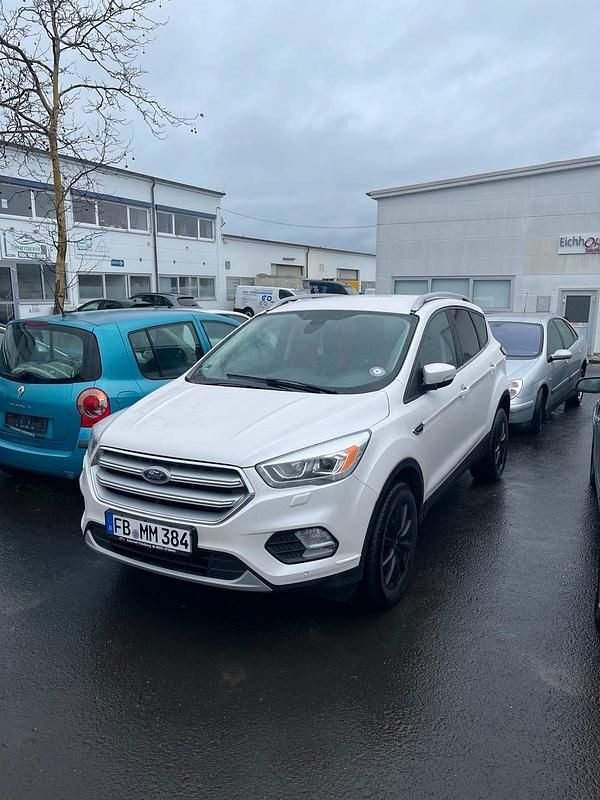 Gebraucht Ford Kuga 150 PS (110 kW) 2017 Weiß SUV