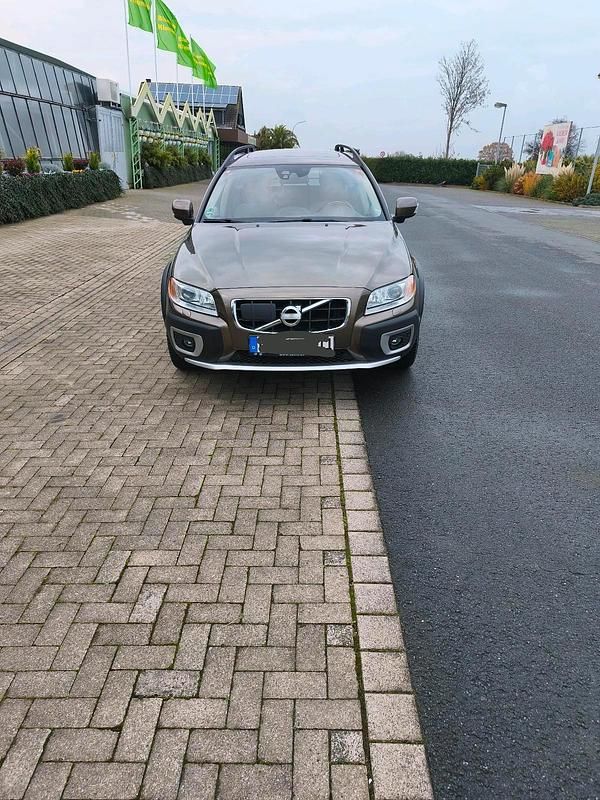 Braun Gebraucht 2011 Volvo XC70 Inscription Kombi | 19.763 € - Bild 1/4