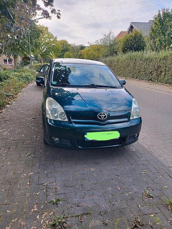Grün Gebraucht 2005 Toyota Corolla Verso Van / Kleinbus | 3.900 € (Guter Preis) - Bild 1/4