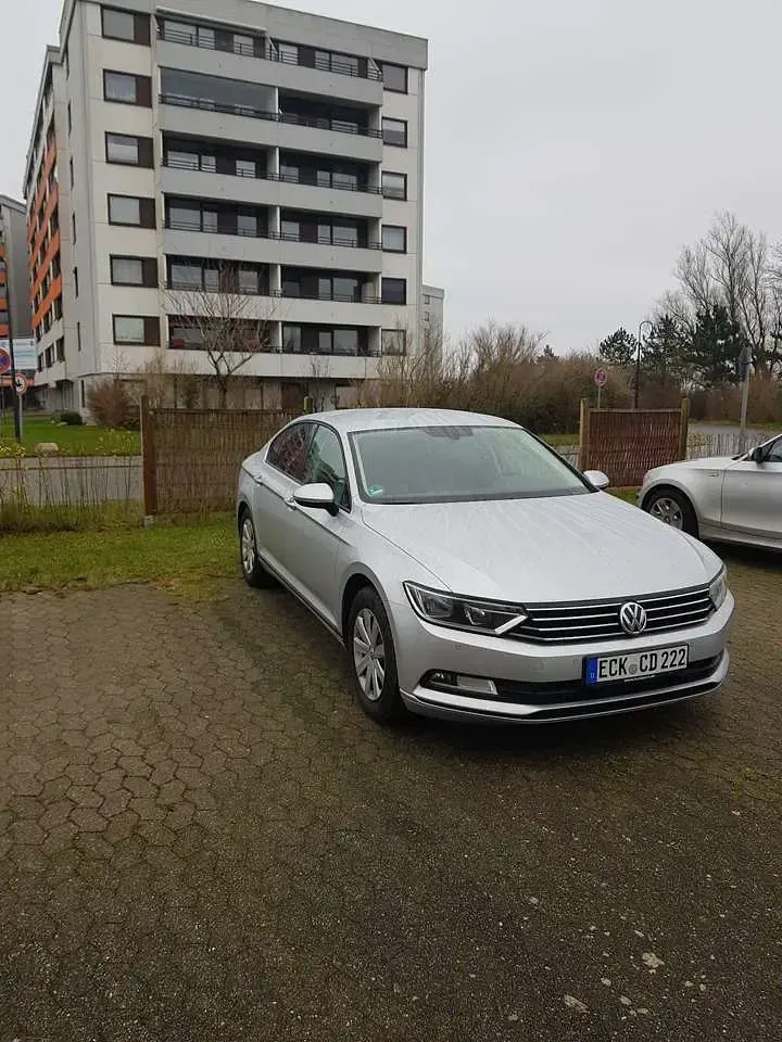 Gebraucht VW Passat Trendline 120 PS (88 kW) 2015 Limousine
