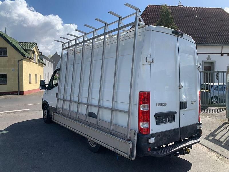 Gebraucht Iveco Daily 126 PS (92 kW) 2011 Weiß Van / Kleinbus