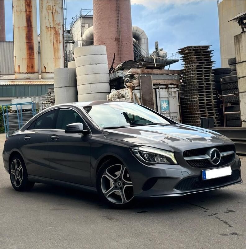 Grau Gebraucht 2016 Mercedes CLA200 Limousine | 15.999 € (Fairer Preis) - Bild 1/4