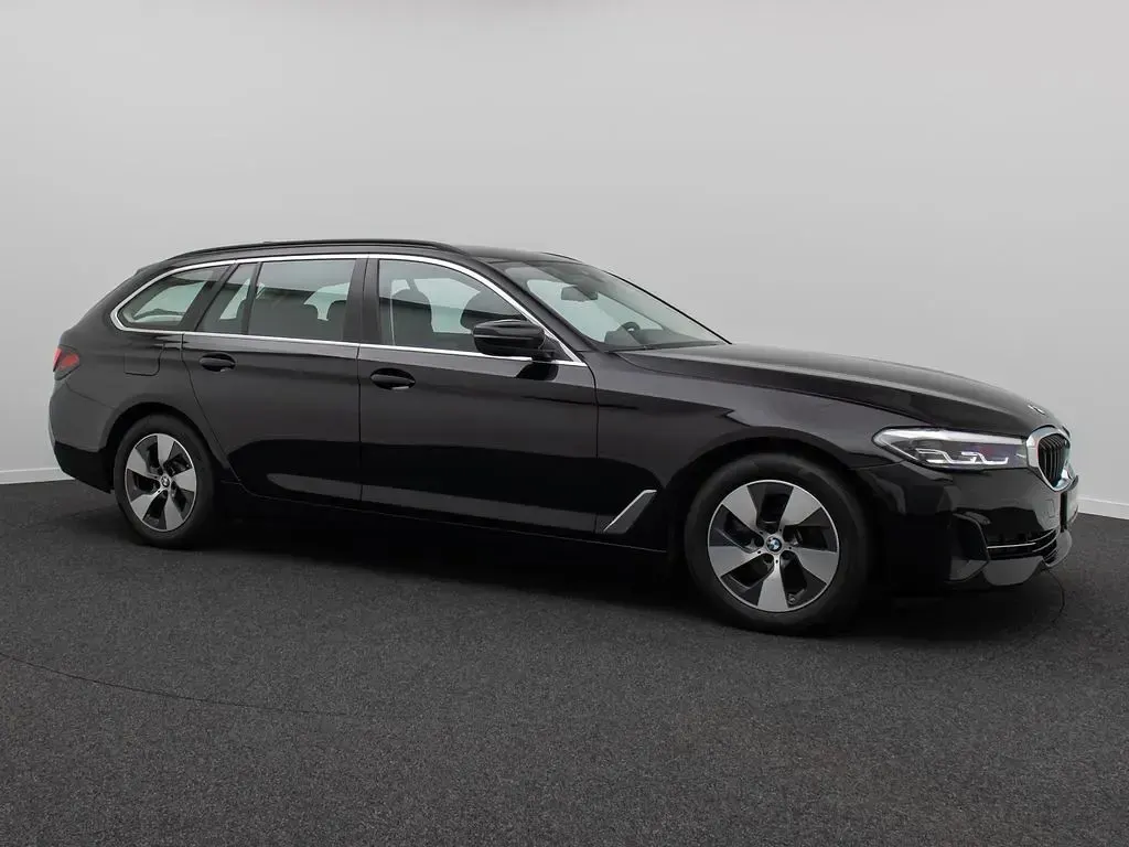Second-hand BMW 520 Sport Line 190 CP (139 kW) 2022 Negru Berlinǎ