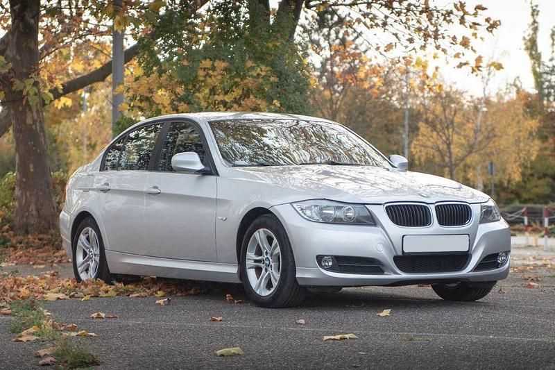Silber Gebraucht 2009 BMW 320 Comfort Edition Limousine | 6.500 € (Fairer Preis) - Bild 1/4