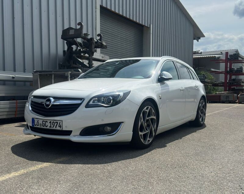 Weiß Gebraucht 2016 Opel Insignia OPC Kombi | 11.500 € (Etwas zu teuer) - Bild 1/4
