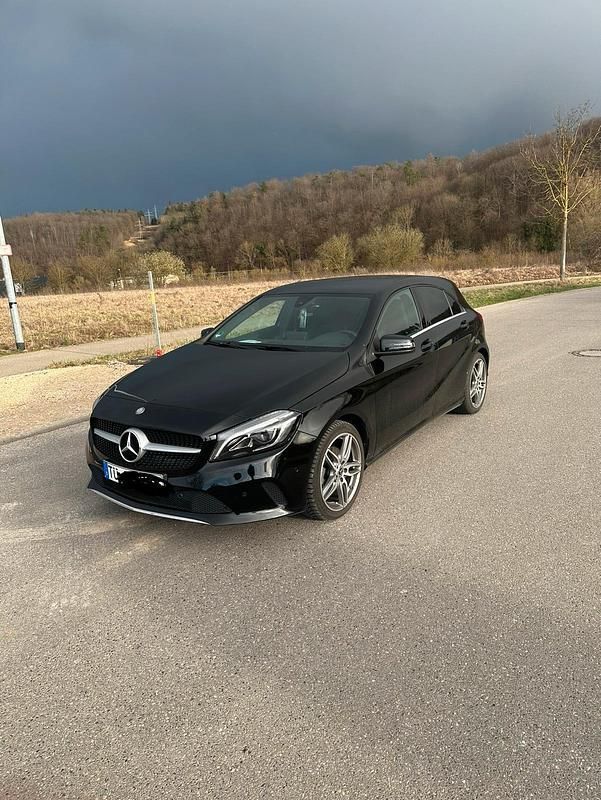 Schwarz Gebraucht 2016 Mercedes A200 Limousine | 17.150 € (Guter Preis) - Bild 1/4