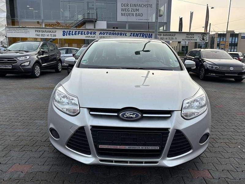 Gebraucht Ford Focus Ambiente 101 PS (74 kW) 2014 Polarsilber metallic Kombi