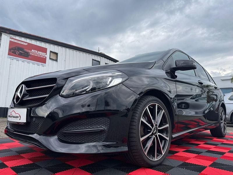 Schwarz Gebraucht 2018 Mercedes B220 Van / Kleinbus | 18.499 € (Fairer Preis) - Bild 1/4
