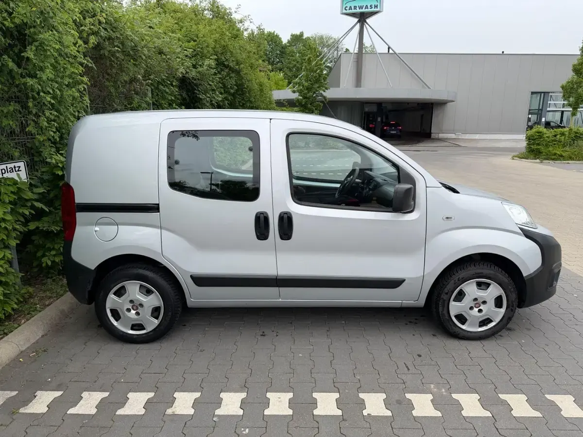 Gebraucht Fiat Fiorino 77 PS (56 kW) 2019 Grau Van / Kleinbus
