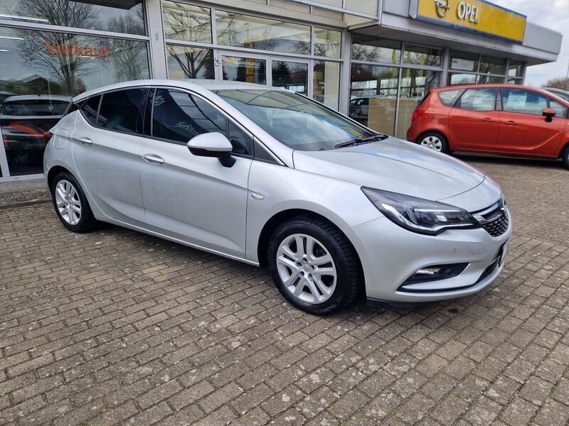 Silber Gebraucht 2019 Opel Astra Innovation Limousine | 13.990 € (Fairer Preis) - Bild 1/4