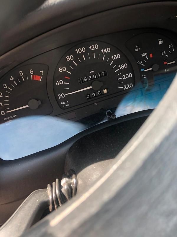 Używany Opel Astra 75 KM (55 kW) 1997 Czerwony Hatchback