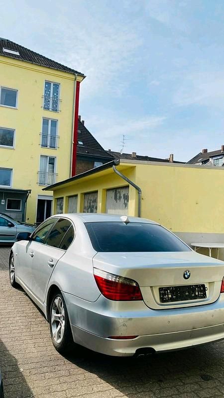 Gebraucht BMW 530 197 PS (144 kW) 2008 Grau Limousine