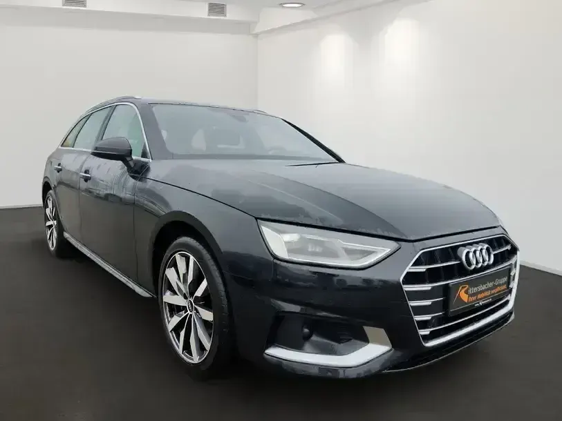 Gebraucht Audi A4 Advanced 204 PS (150 kW) 2021 Mythosschwarz metallic Kombi