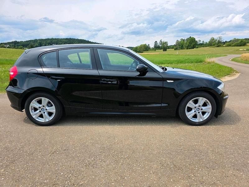 Schwarz Gebraucht 2009 BMW 118 Kleinwagen | 5.200 € (Fairer Preis) - Bild 1/4