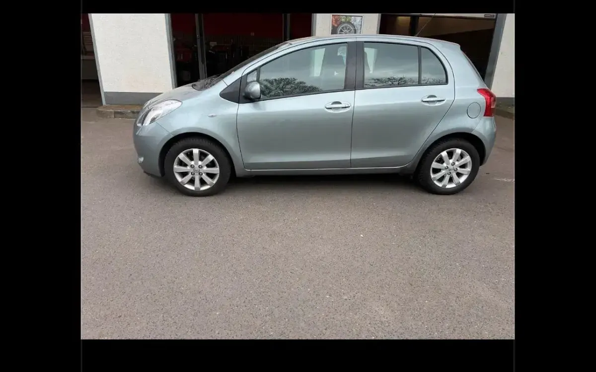 Gebraucht Toyota Yaris 87 PS (63 kW) 2008 Grau Kleinwagen