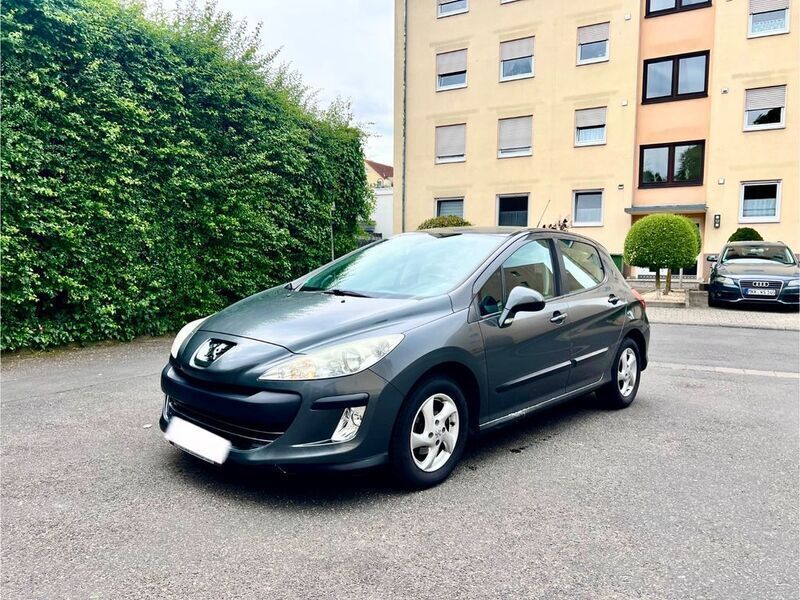 Grau Gebraucht 2010 Peugeot 308 Tendance Limousine | 2.250 € (Guter Preis) - Bild 1/4