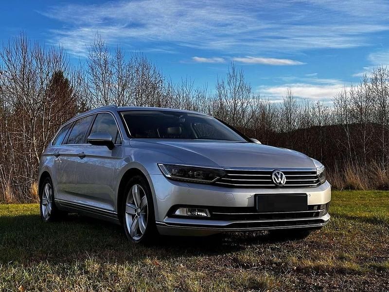 Silber Gebraucht 2015 VW Passat Highline Kombi | 12.950 € (Etwas zu teuer) - Bild 1/4