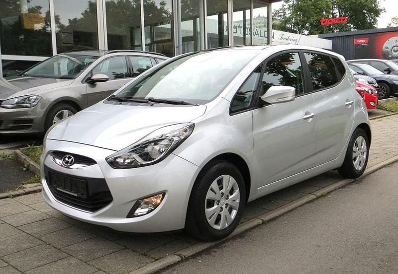 Silber Gebraucht 2014 Hyundai ix20 Kleinwagen | 9.999 € (Fairer Preis) - Bild 1/4