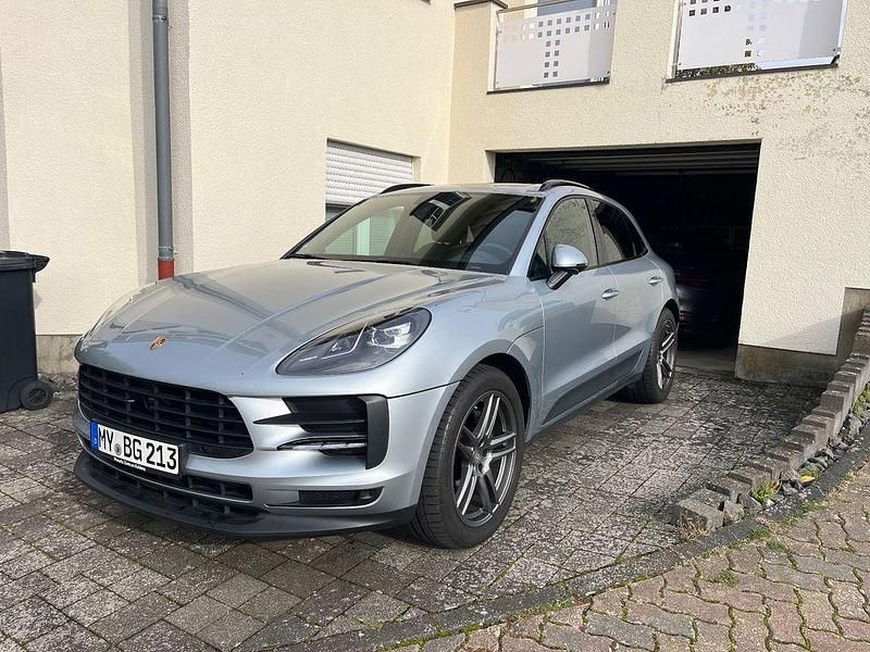 Silber Gebraucht 2021 Porsche Macan SUV | 54.900 € (Superpreis) - Bild 1/4