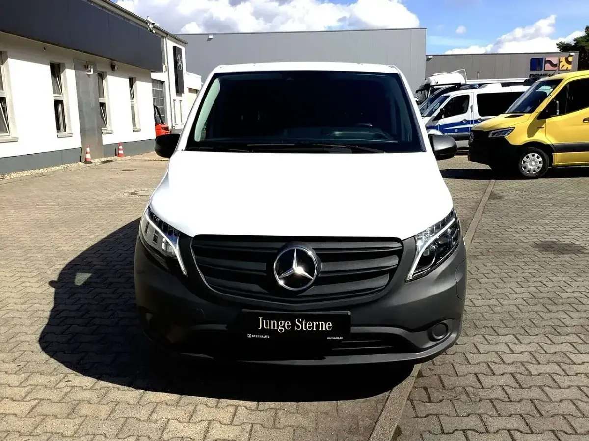 Gebraucht Mercedes Vito 116 PS (85 kW) 2022 Arktikweiß Van