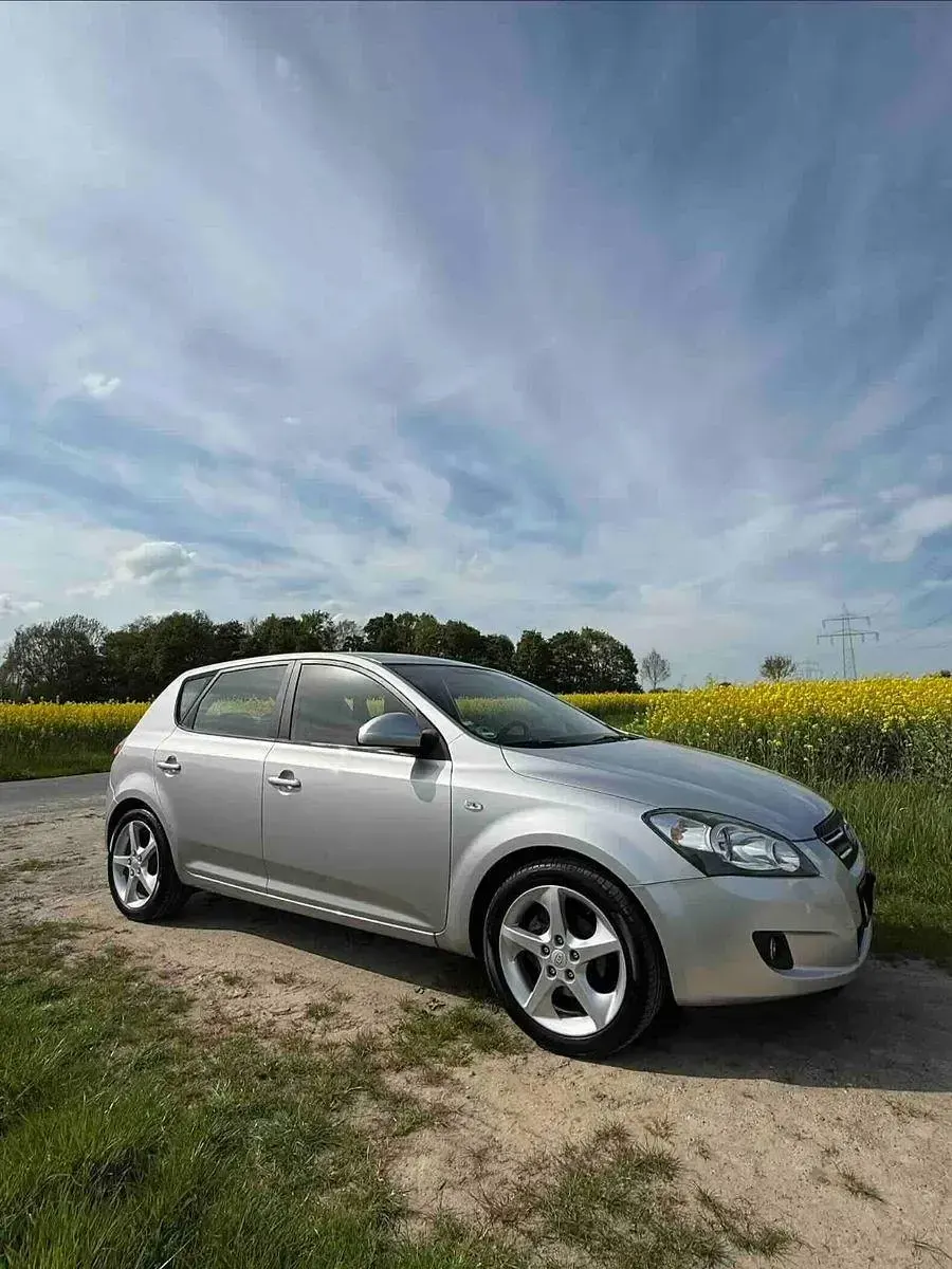 Gebraucht Kia Ceed 143 PS (105 kW) 2009 Silber Kleinwagen