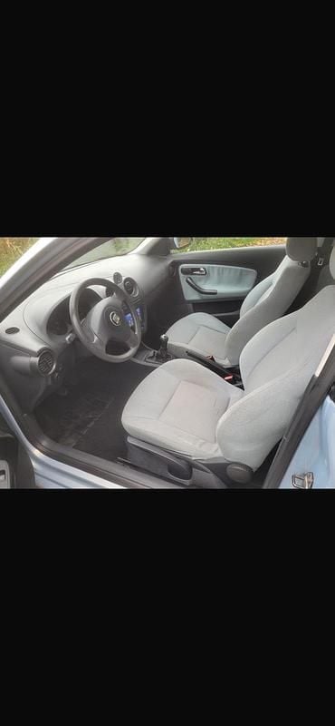 Second-hand Seat Ibiza 75 CP (55 kW) 2004 Albastru Hatchback