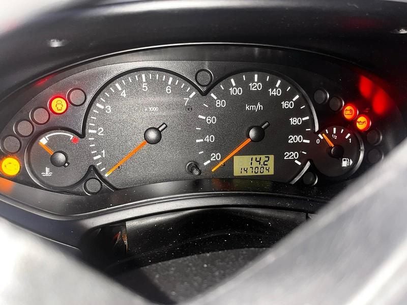 Gebraucht Ford Focus 116 PS (85 kW) 2002 Grau Kleinwagen