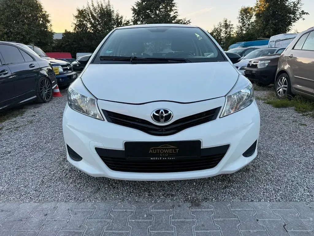 Gebraucht Toyota Yaris Cool 69 PS (50 kW) 2012 Weiß Kleinwagen