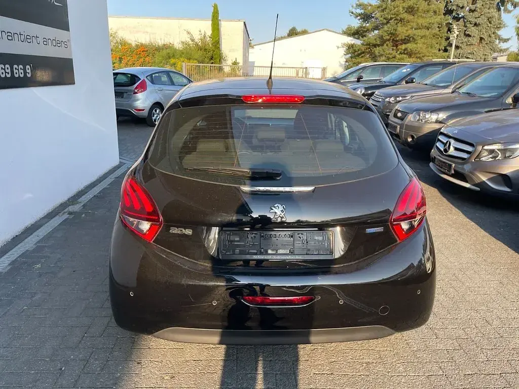 Gebraucht Peugeot 208 Active 82 PS (60 kW) 2018 Schwarz Kleinwagen