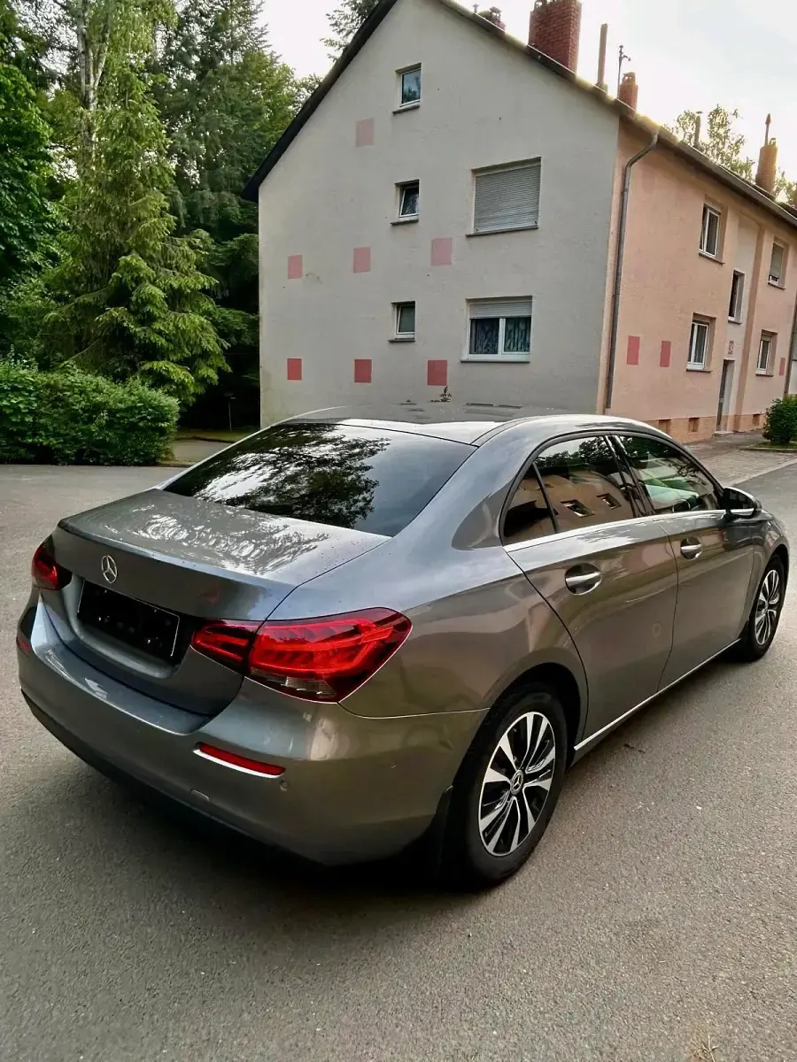 Gebraucht Mercedes A200 164 PS (120 kW) 2022 Grau Limousine