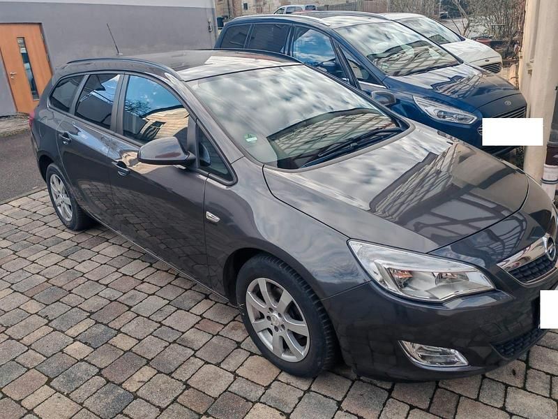 Gebraucht Opel Astra 140 PS (102 kW) 2012 Grau Kombi