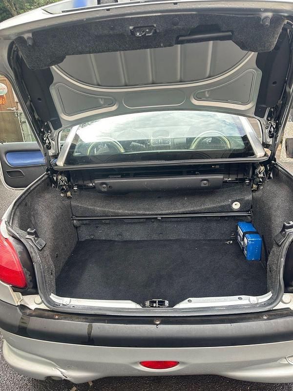 Gebraucht Peugeot 206 CC 109 PS (80 kW) 2002 Silber Cabrio