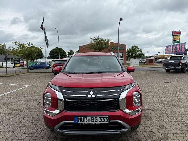 Gebraucht Mitsubishi Outlander P-HEV Edition 306 PS (225 kW) 2025 Rot SUV