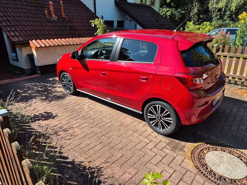 Rot Gebraucht 2016 Mitsubishi Space Star Diamant Edition Kleinwagen | 7.100 € (Guter Preis) - Bild 1/4